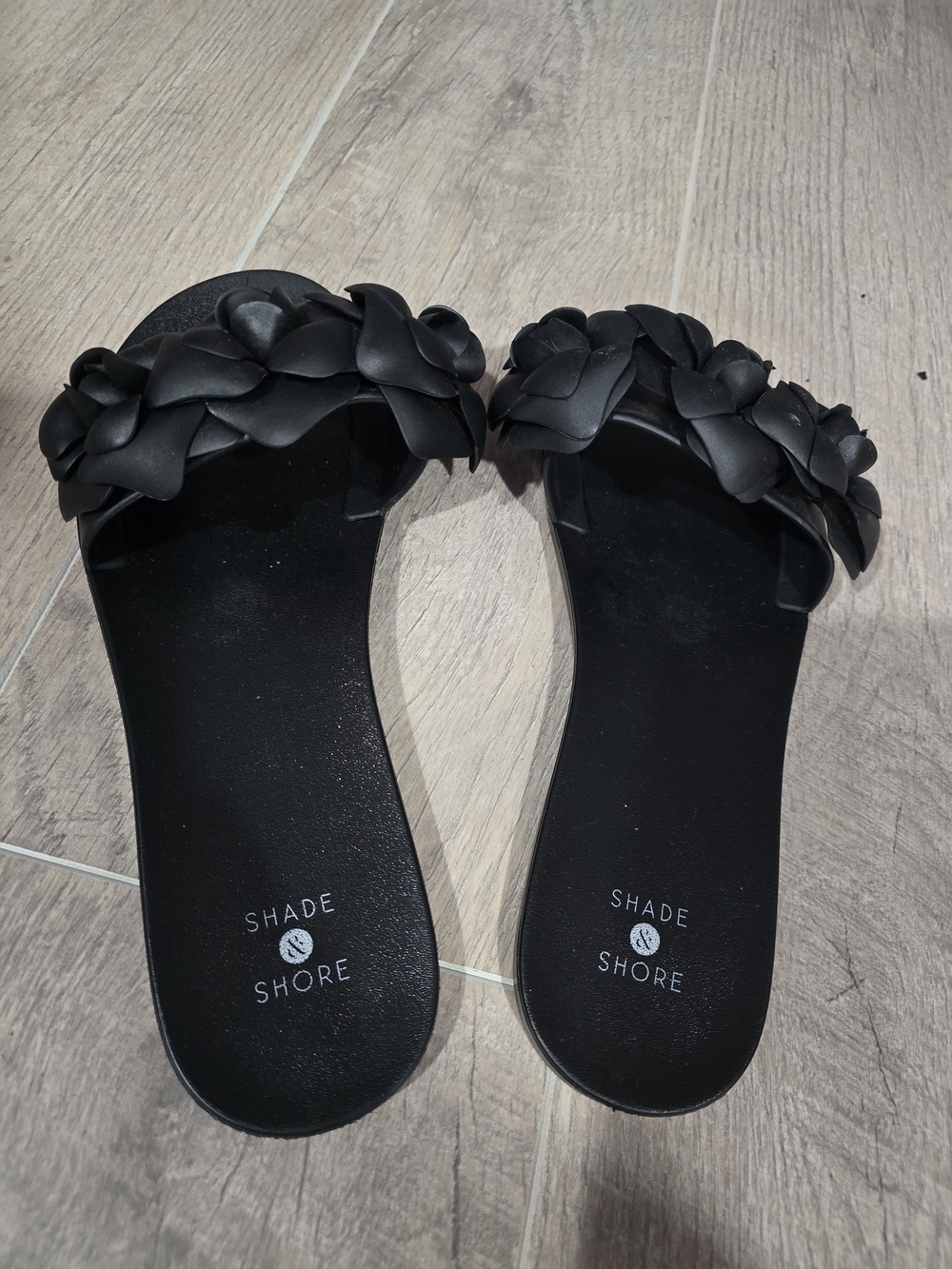 Shade & Shore Black Floral Strap Slide Sandals